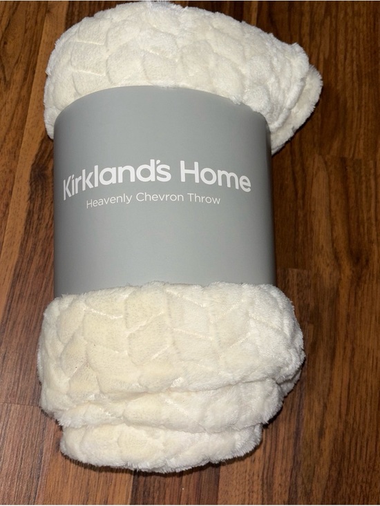 Kirklands Other - Kirkland’s Home Cream Heavenly Chevron Throw